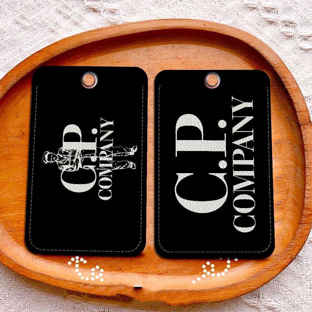 Marca de Moda C-P Company, Est - Phone Accessories Company reseña y precio